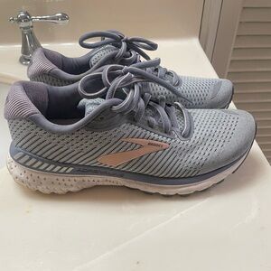 Brooks Women's Blue and White Athletic Shoes